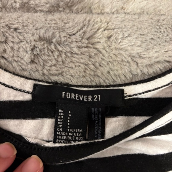 Large Forever 21 Black & White Striped Crop Top, Classic, Neutral - Picture 2 of 6